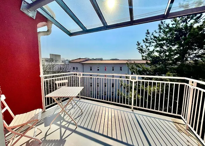 Downtown Chic - 8 Self Check-in Apartment